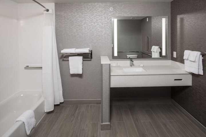 Room 9 of 35