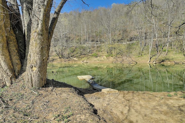 Riverside Beattyville Cabin w / Kayaks & Fire Pit!