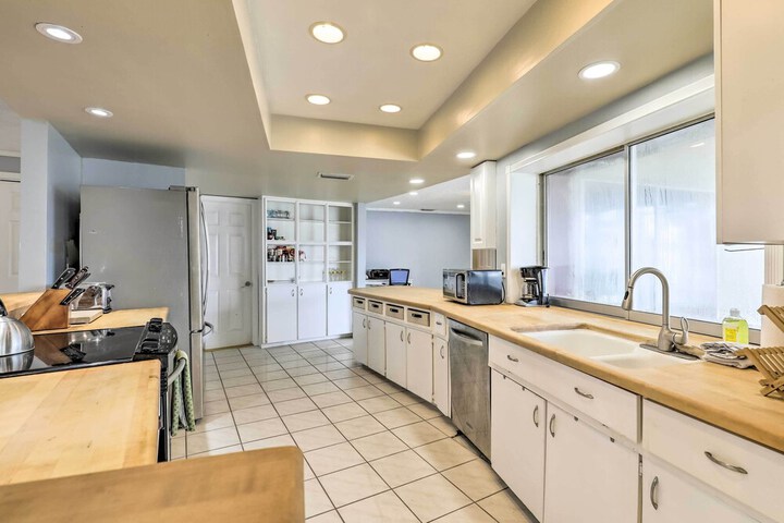 Apollo Beach Waterfront Retreat w / Boat Dock!