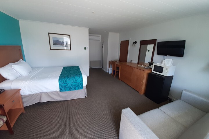 Room 50 of 61