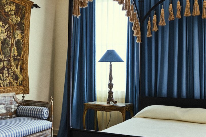 Room 102 of 151