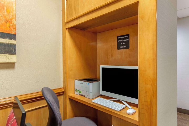 Business Center 28 of 28