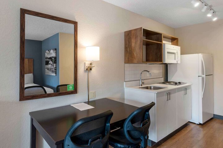 Room 7 of 32