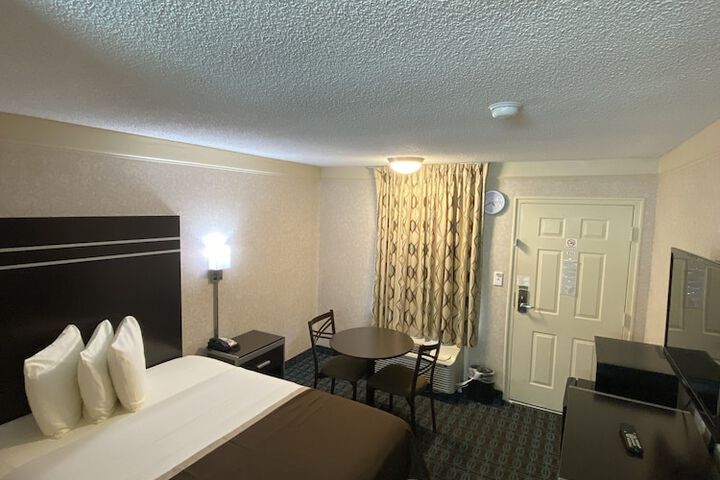 Room 28 of 68