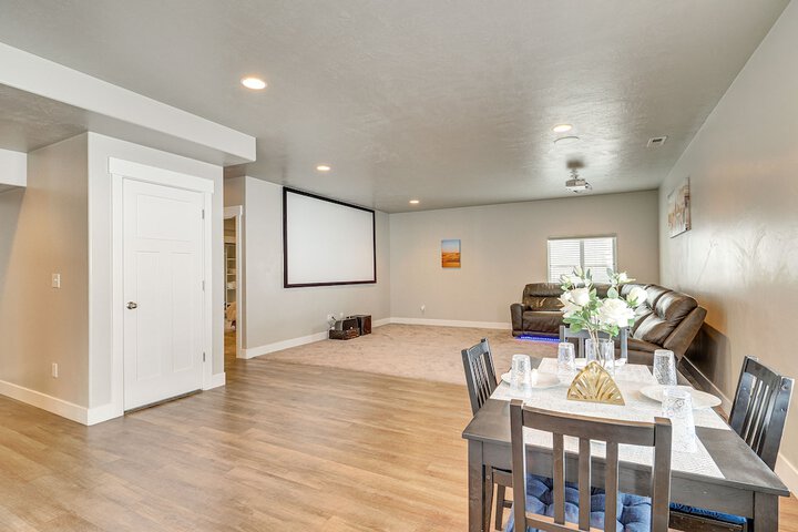 Lovely Walk-out Apt w / Movie Screen: 20 Mi to Slc!