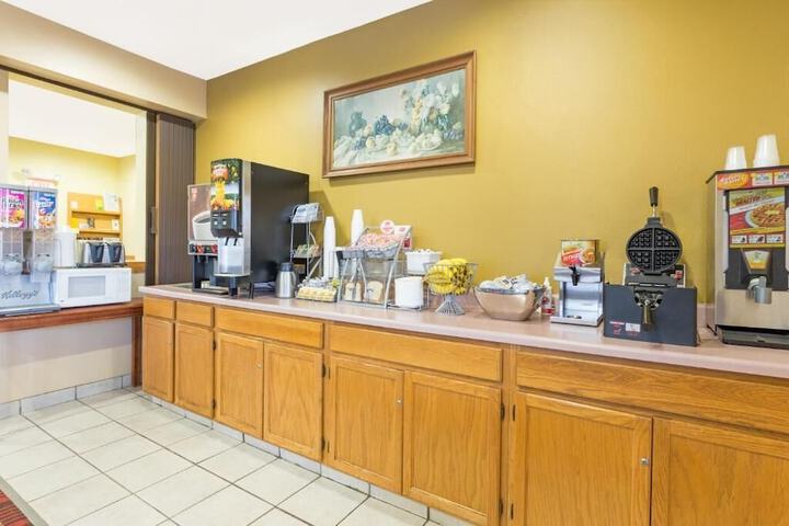 Western Inn & Suites