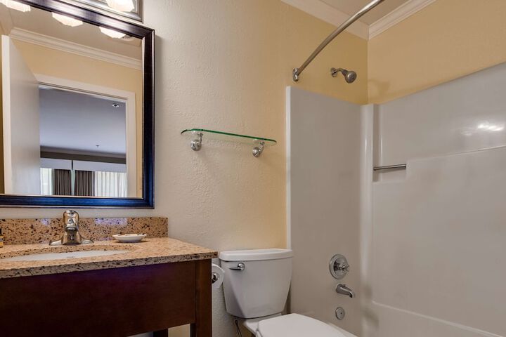 Best Western Plus Windjammer Inn & Conference Center