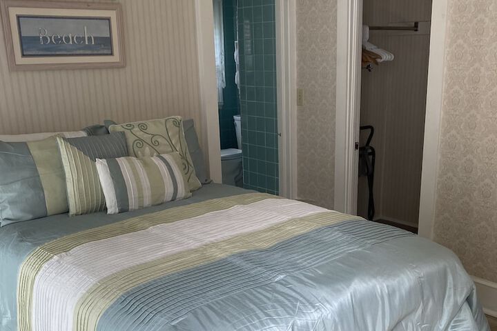 Room 10 of 17