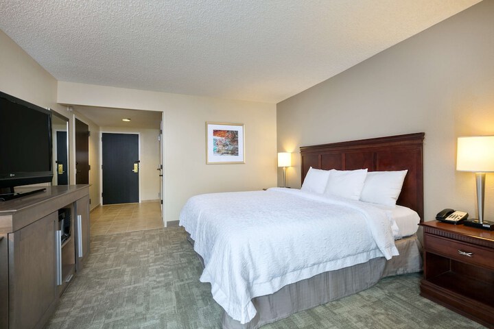 Room 9 of 28