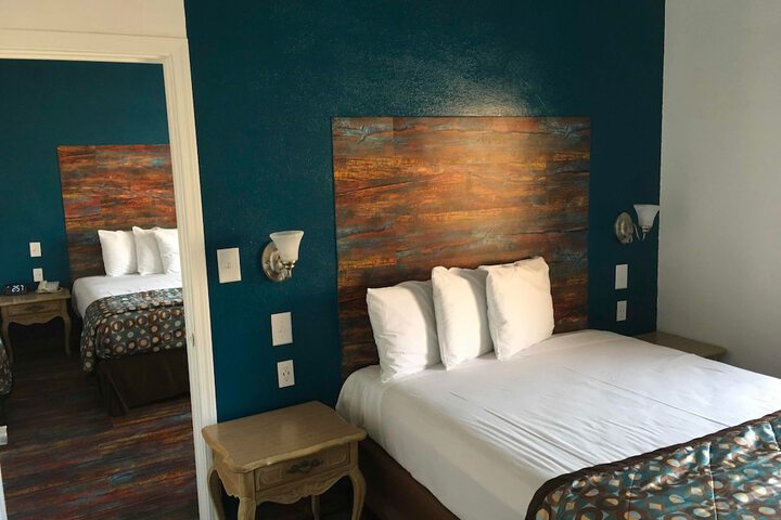 Room 72 of 131