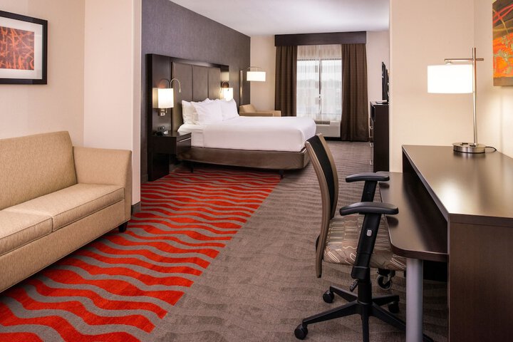 Holiday Inn Express & Suites Monroe by IHG