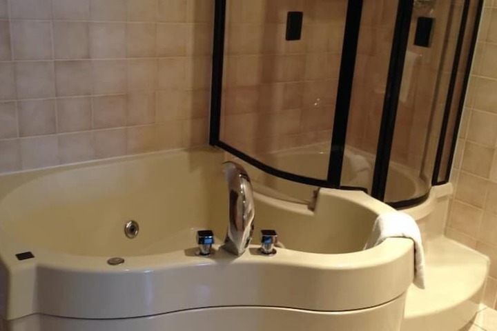 Hot Tub 43 of 45