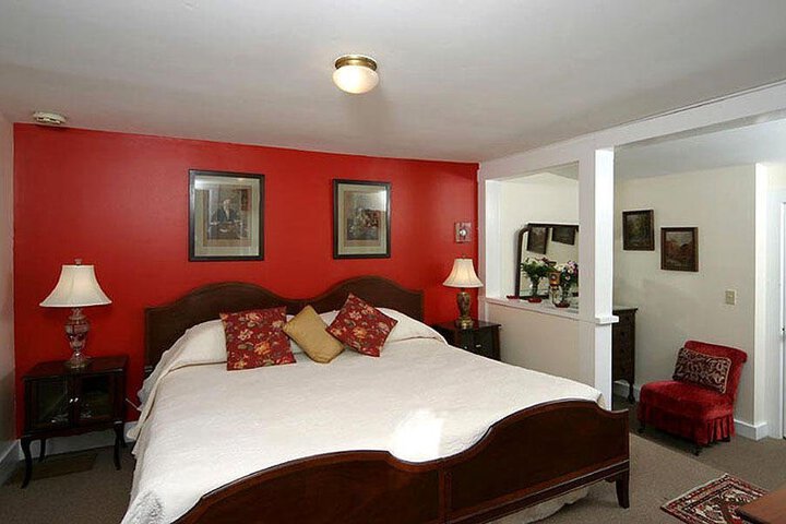 THE TUCK INN