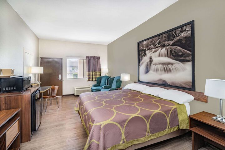 Room 21 of 37