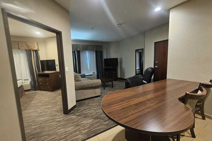 Heritage Place Hotel & Suites