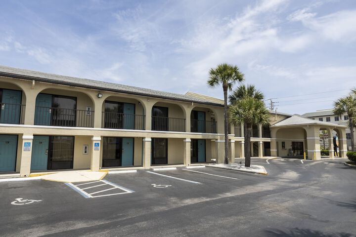 Hotel 6 of 32