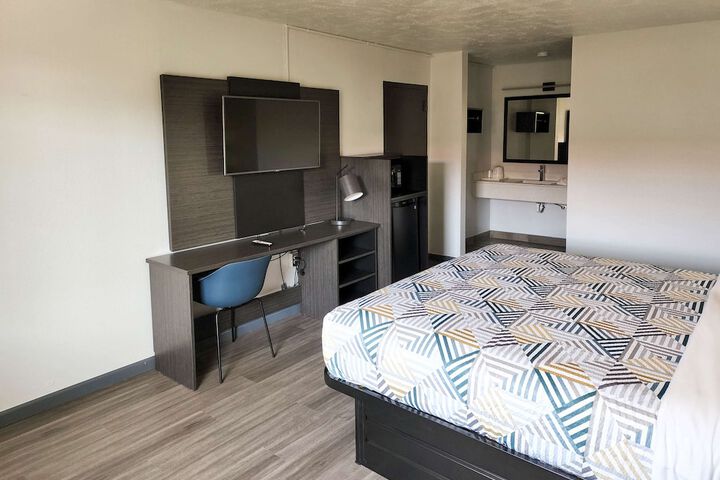 Room 18 of 25