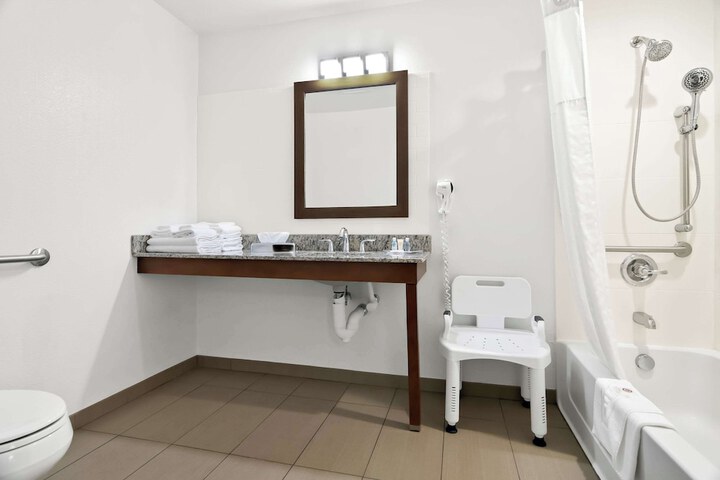 Room 25 of 41