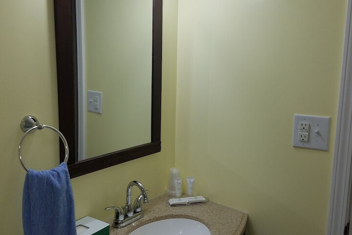 Room 27 of 39