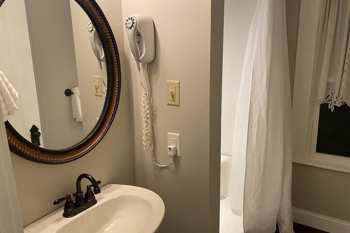 Room 6 of 34