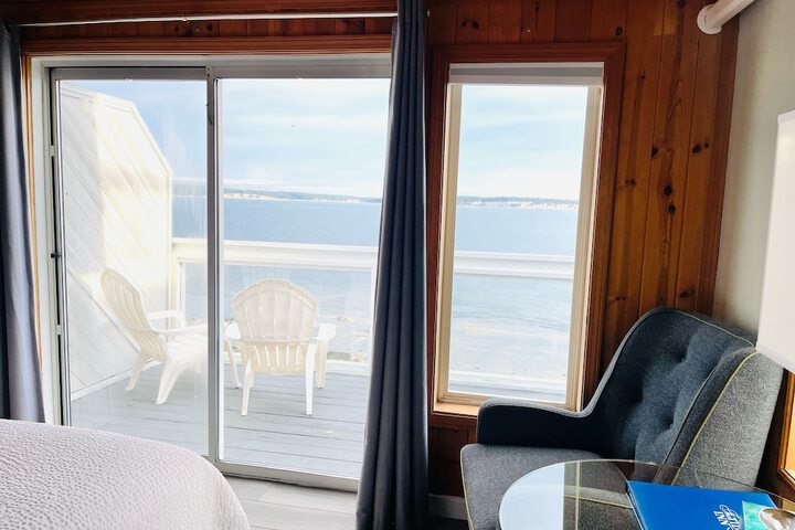 Tides Inn & Suites