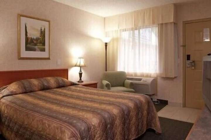 Langley Hwy Hotel