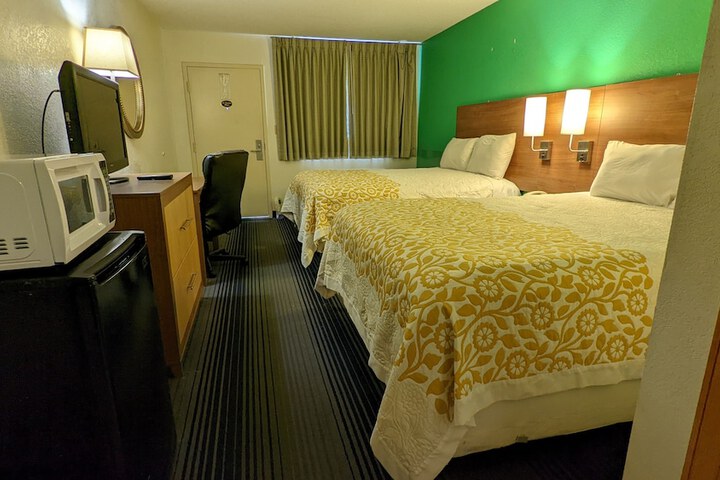 Budget Host Inn