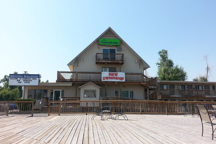 The Crow Peak Lodge