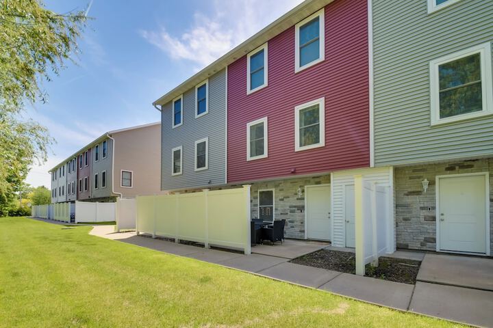 2 Mi to TBK Bank Sports Complex: Townhome w / Patio