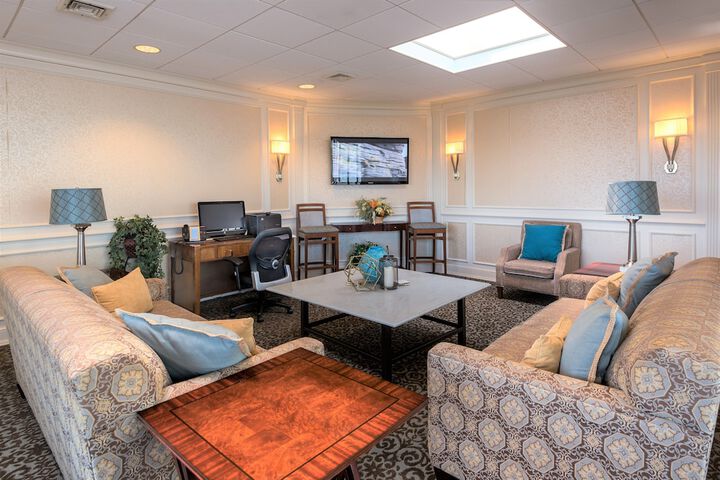 Business Center 15 of 17