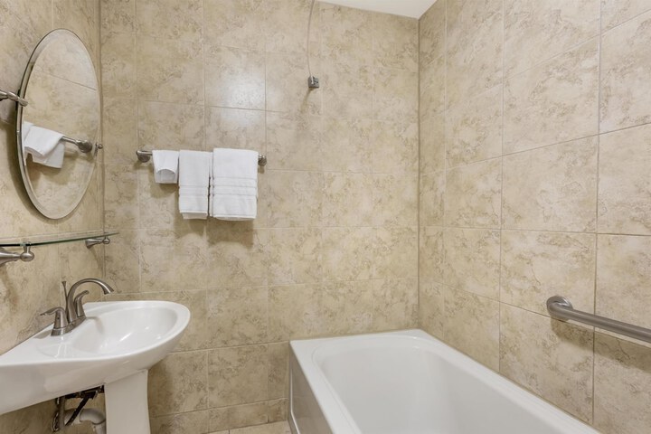 Best Western Plus Swiss Chalet Hotel & Suites