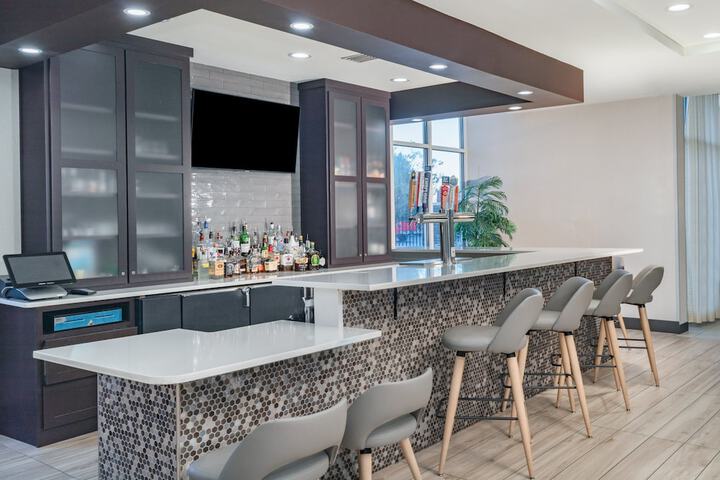 Lounge 79 of 89