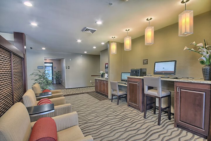 Comfort Suites Marietta - Parkersburg