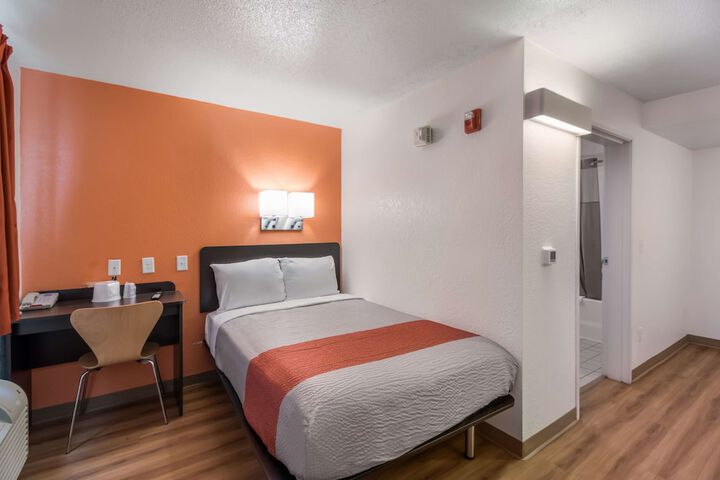 Room 40 of 52
