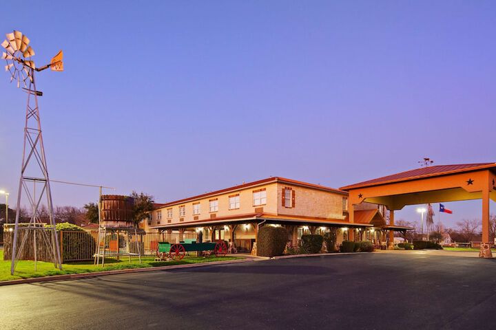 Hotel 4 of 25
