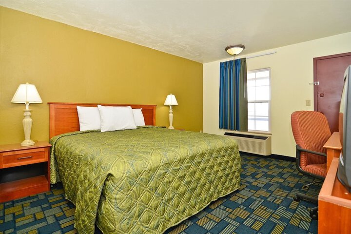 Room 5 of 9