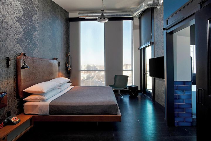 Room 25 of 37