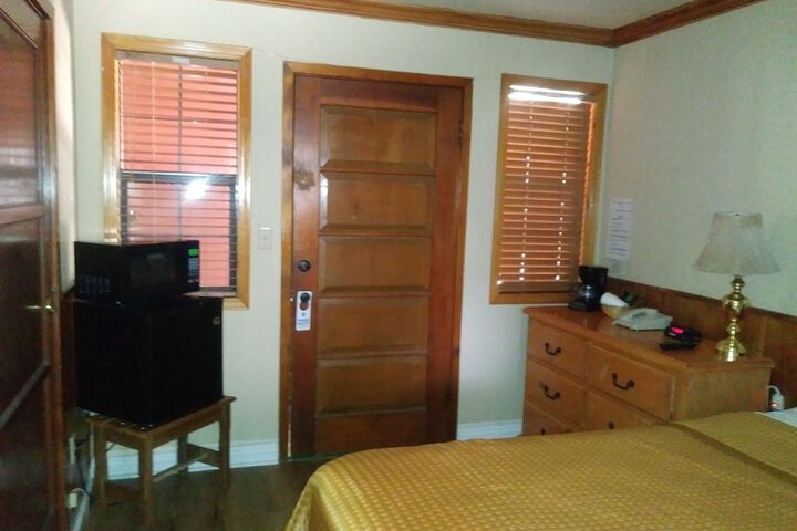 Room 26 of 137