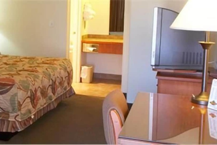 Room 27 of 37