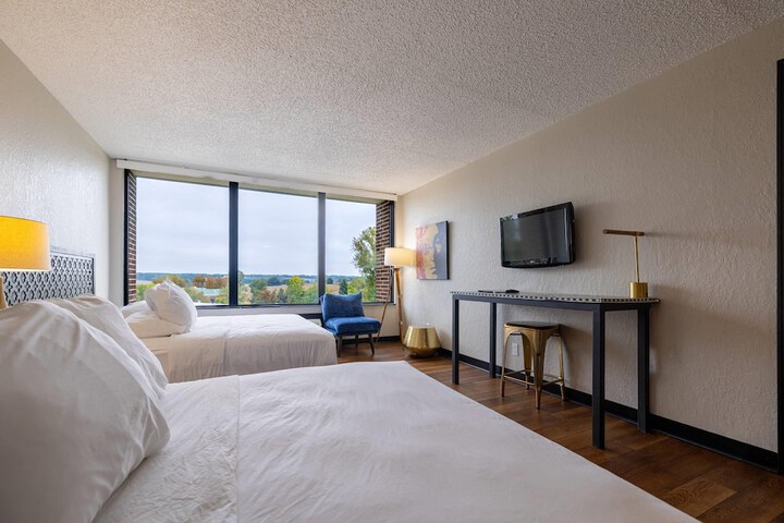 The Highlander Hotel Iowa City an Ascend Collection Hotel