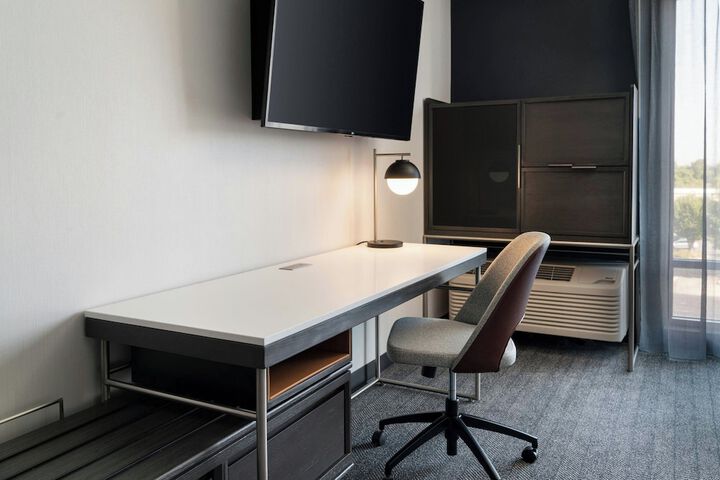 Courtyard by Marriott Fresno Clovis
