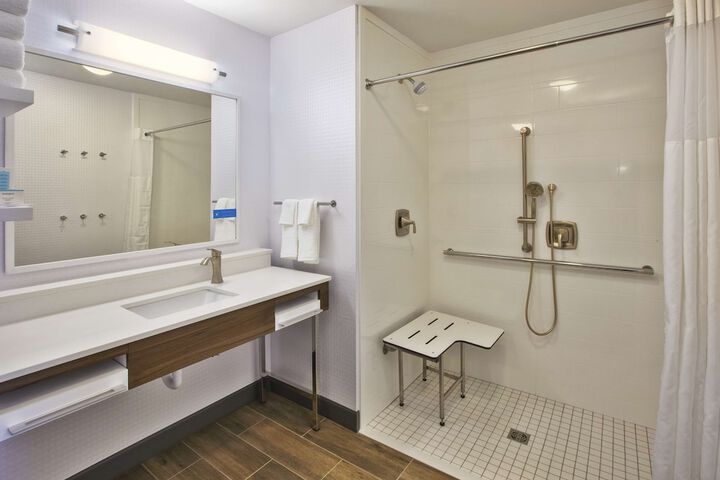 Room 15 of 39