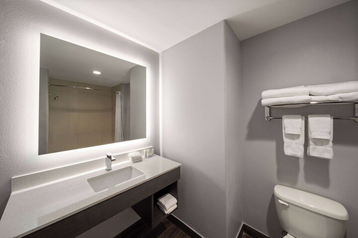 Room 10 of 31