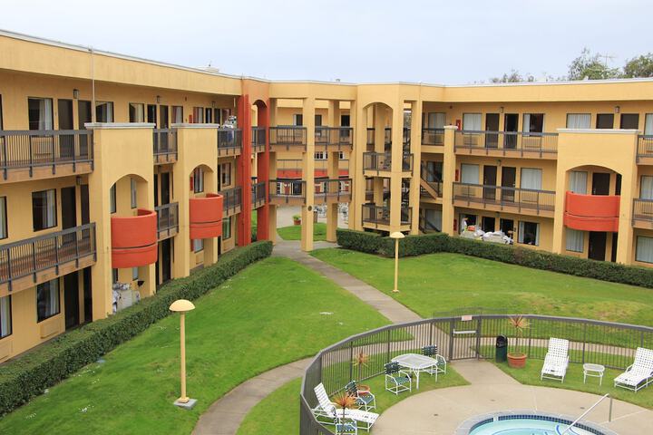 Hotel Exterior 44 of 46
