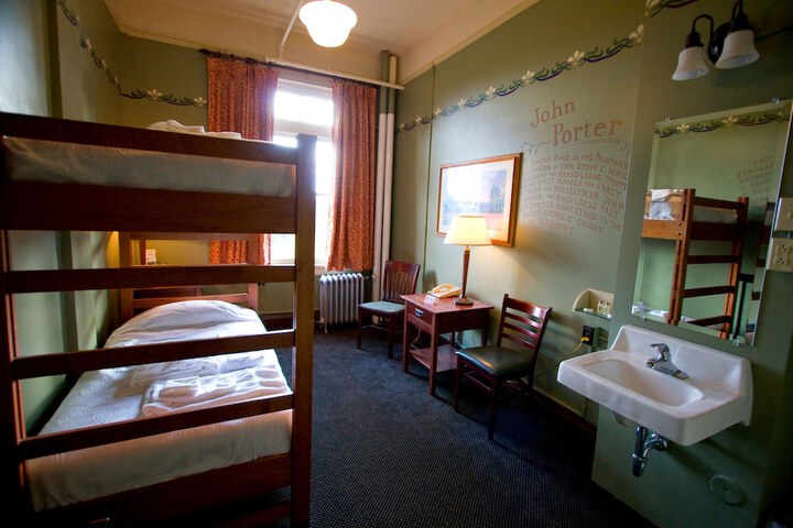 Room 48 of 138