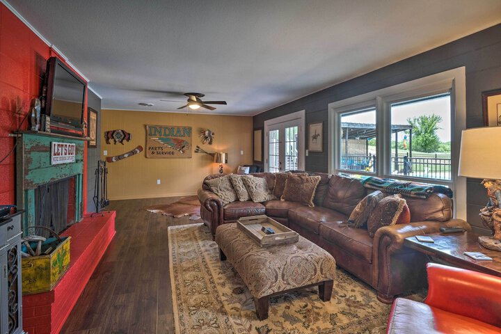 Chic Family-friendly Home With Outdoor Oasis!