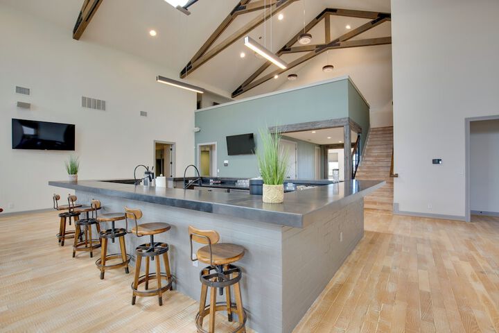 Game Room Fireplaces, On-site Lake! Kaufman Home