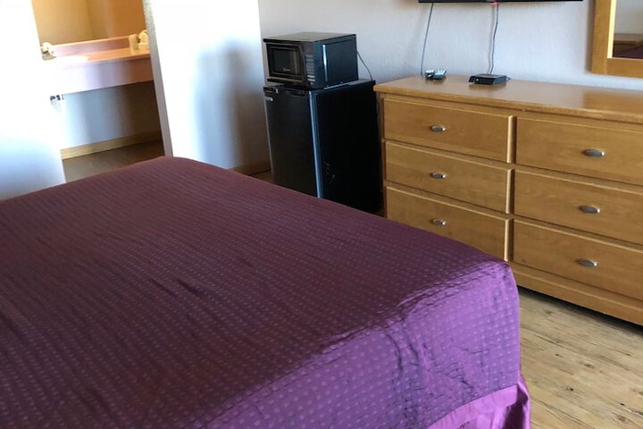 Room 10 of 29
