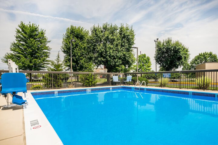 Sundeck 27 of 28