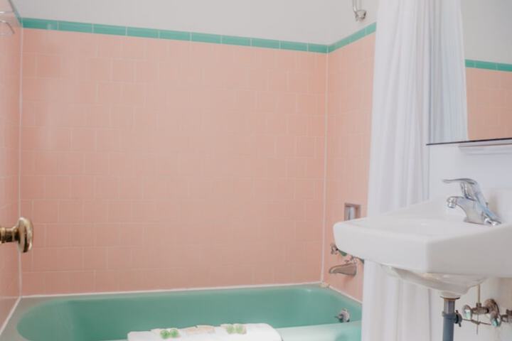 Room 34 of 62